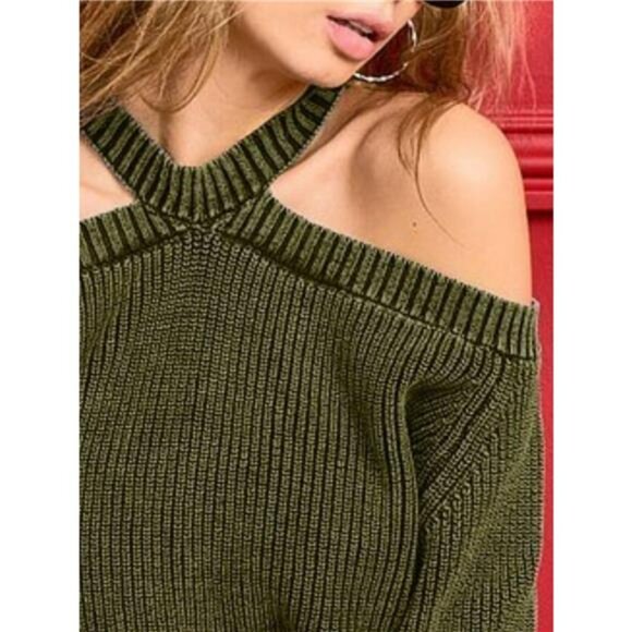 BiBi Mineral Washed Cold Shoulder Sweater‎ - Picture 2 of 3